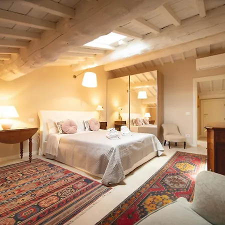Casa Cantore Close To The Walls