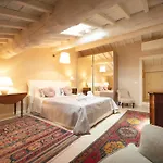 Casa Cantore Close To The Walls