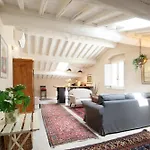 Casa Cantore Close To The Walls *